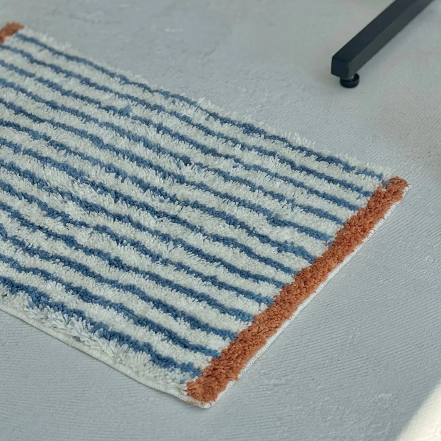 Plush Tufted Wavy Striped Accent Rug