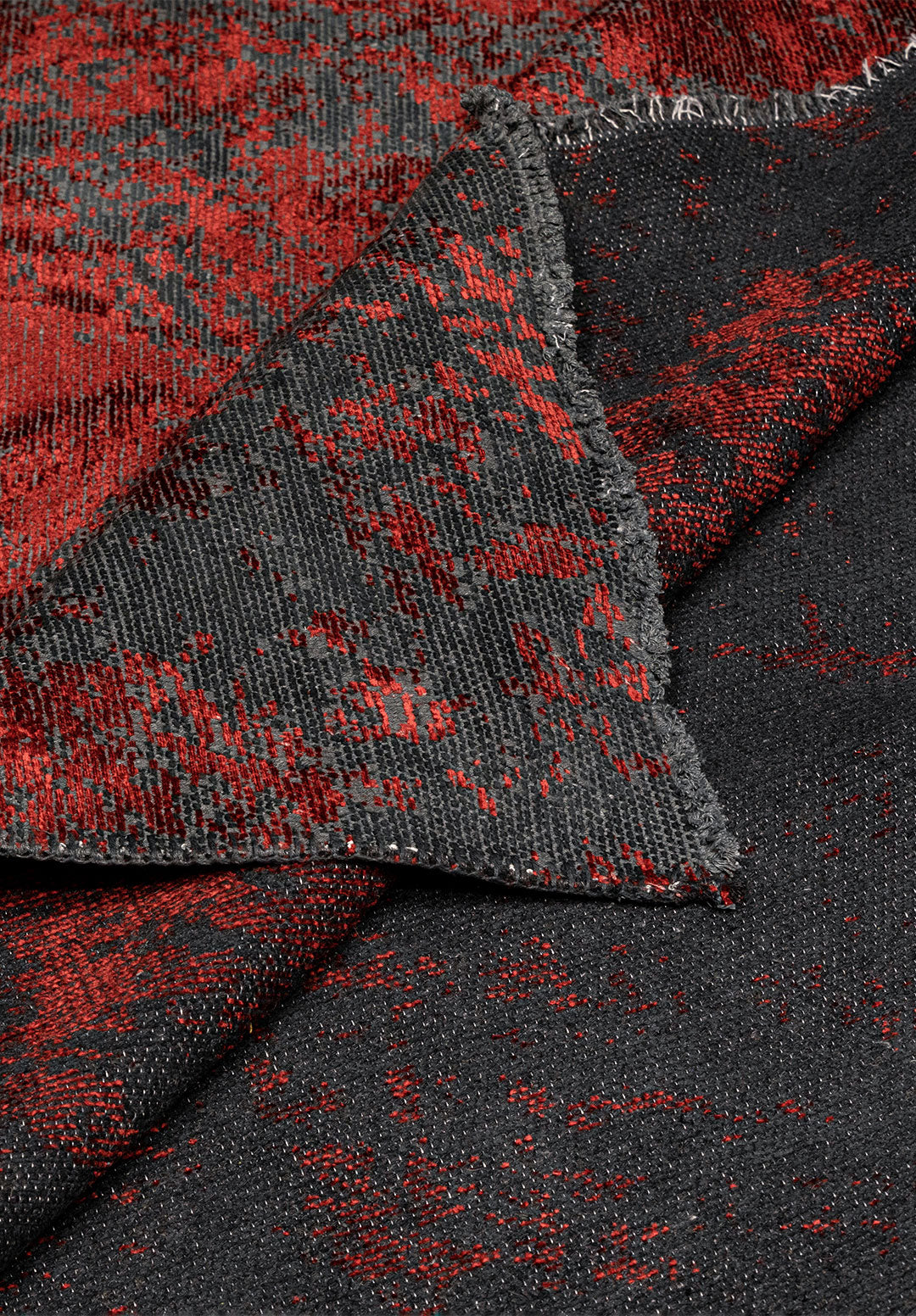 Nostalgia Matte Black - Red Rug