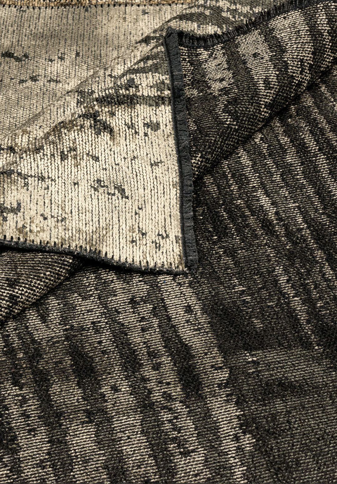 Claw Anthracite - Beige Rug