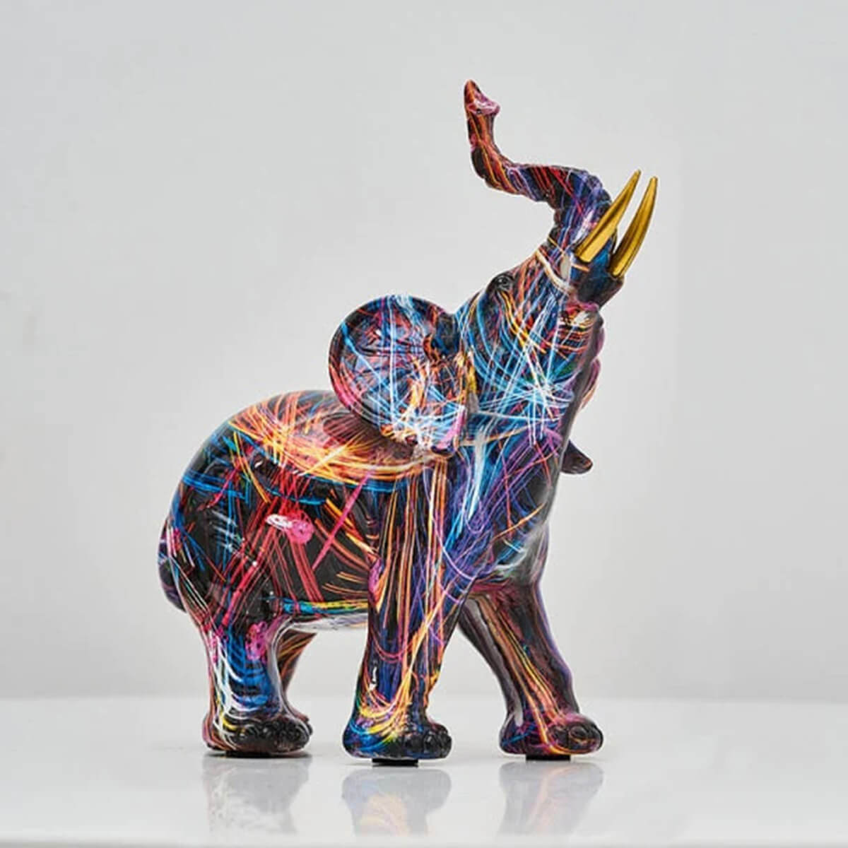 Figurine d'éléphant créative avec graffiti