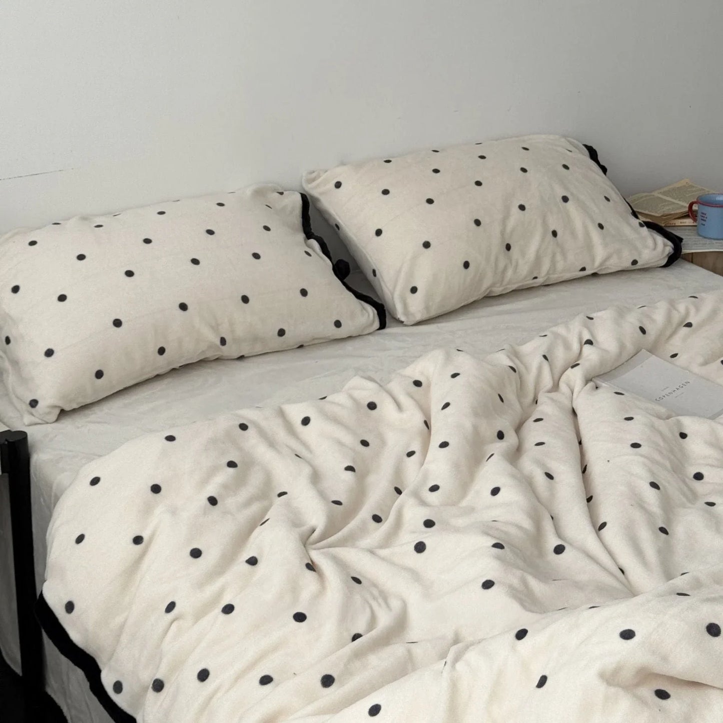 Plush Polka Dot Flannel Fleece Bedding Set