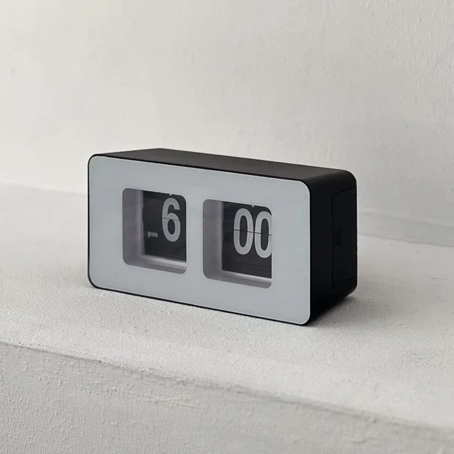 Minimalist Retro Automatic Flip Table Clock