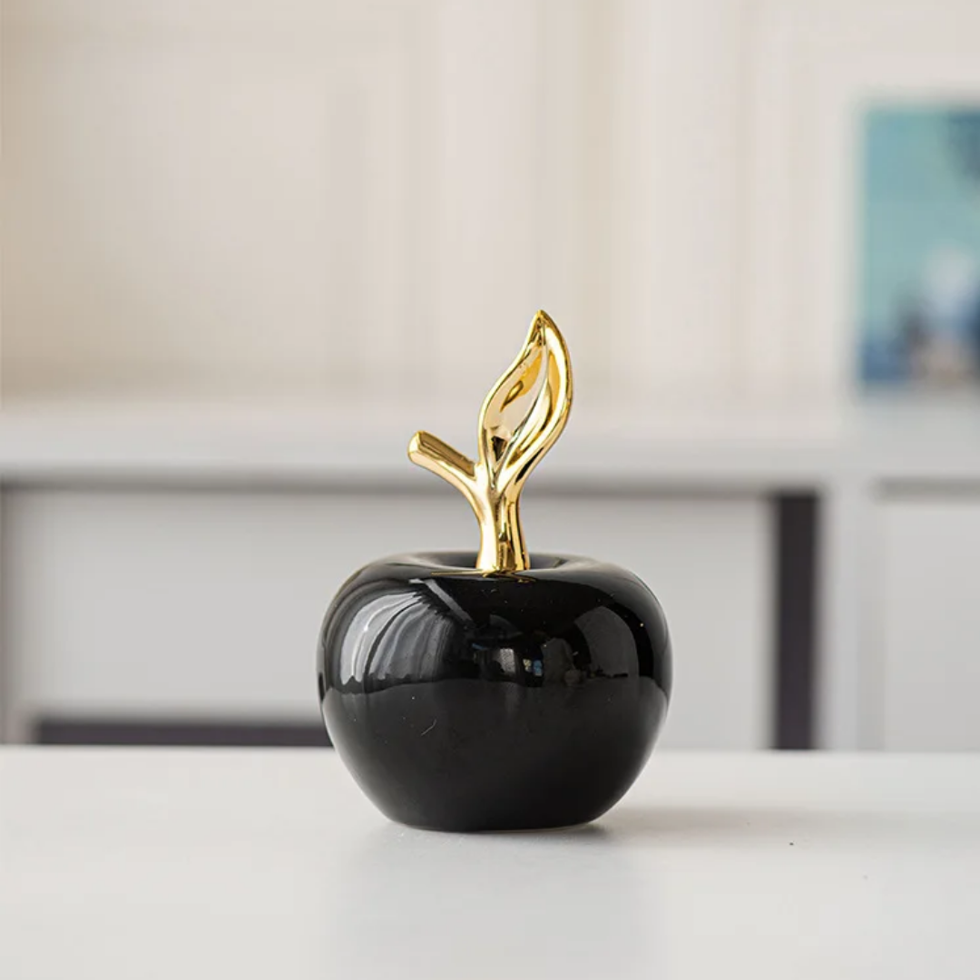 Figurine de pomme en céramique
