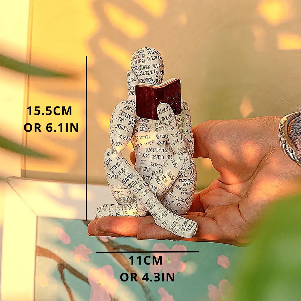 Bücherwurm-Skulptur