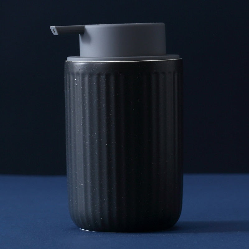 Stilvoller Seifenspender aus Keramik