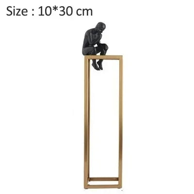 Denkerstatue aus schwarzem Metall