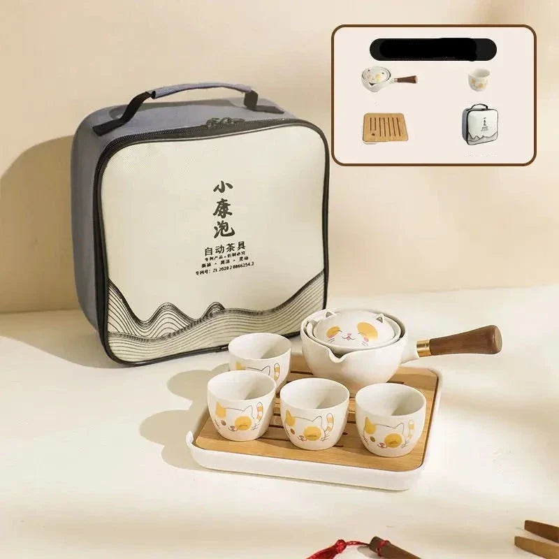 Théière en céramique avec manche en bois en forme de chat de dessin animé