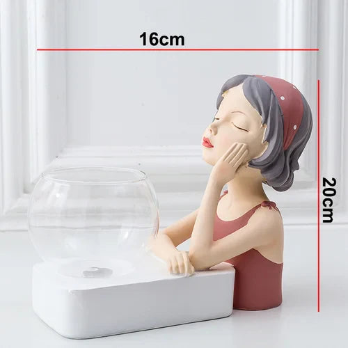 Skulptur eines Cartoon-Mädchen-Charakters