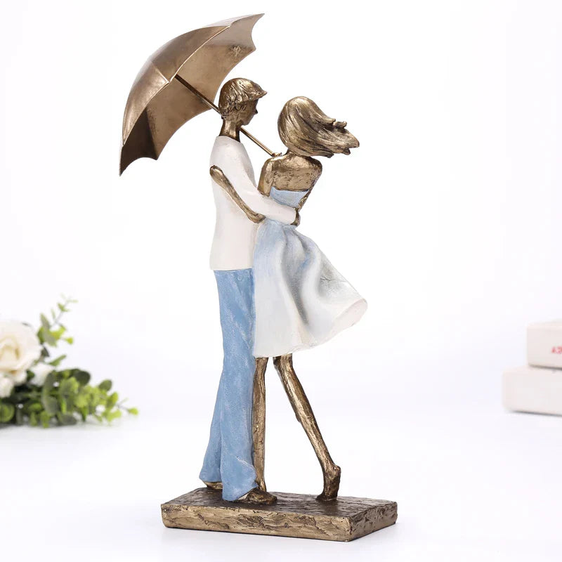 Statue abstraite de couple avec parapluie en métal