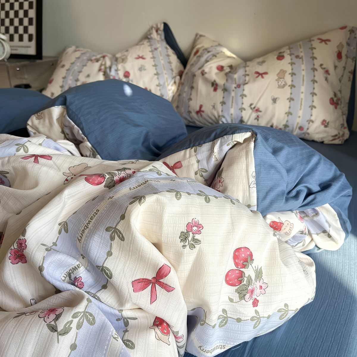Vintage Strawberry Floral Bedding Set