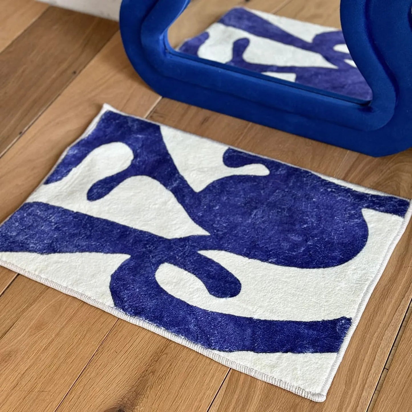 Plush Abstract Wave Polyester Accent Rug