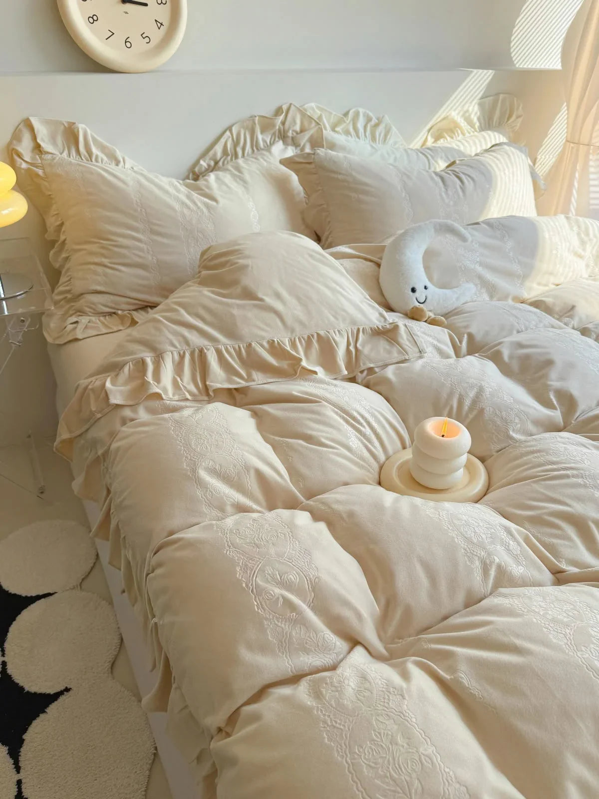 Plush Ruffled Jacquard Velvet Bedding Set