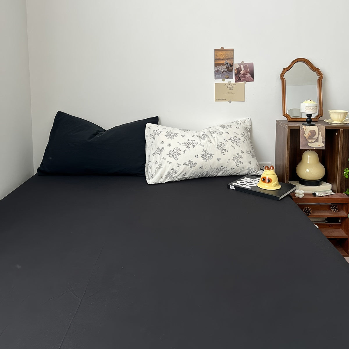Black Outline Flowers Bedding Set