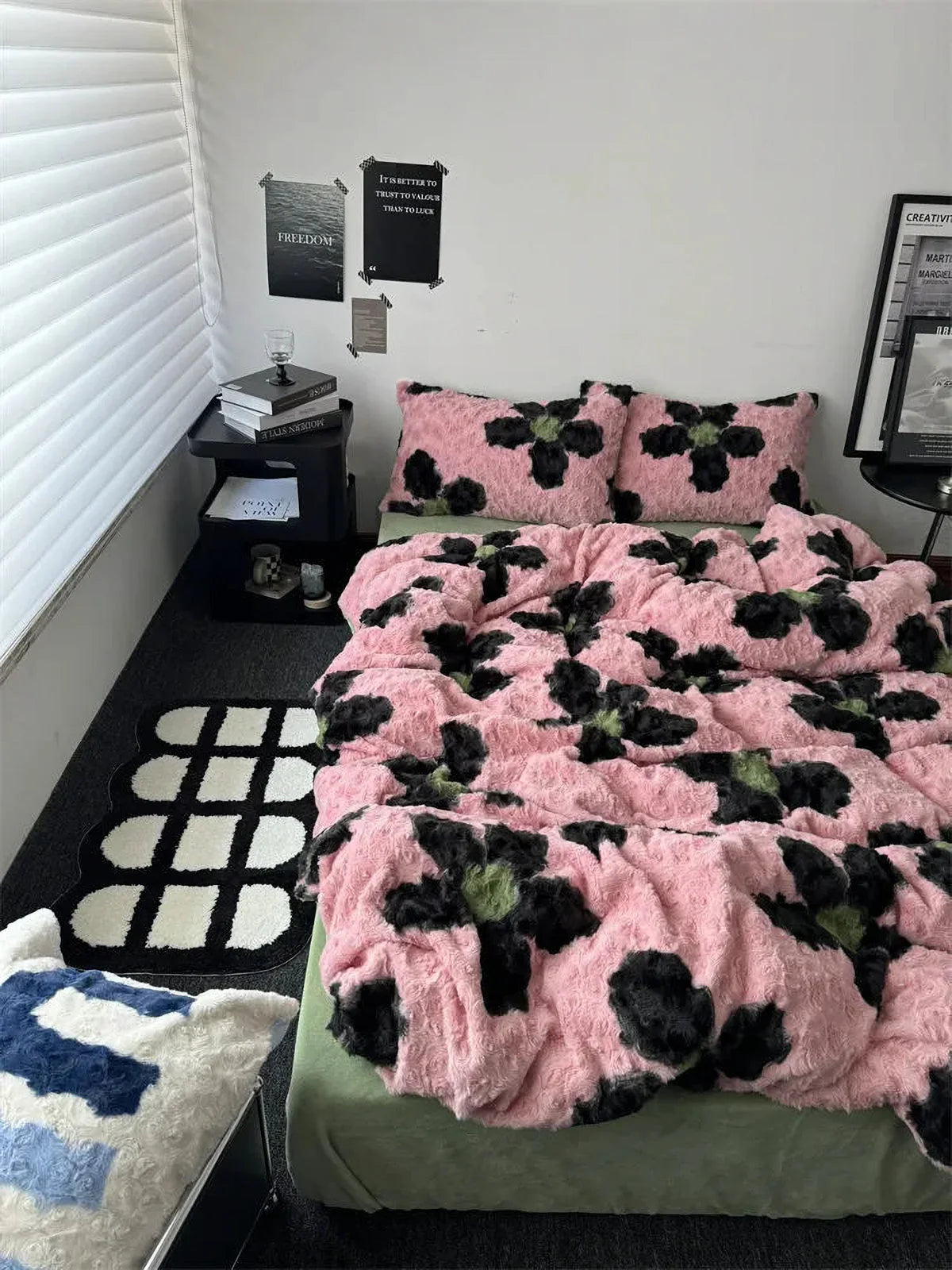Plush Abstract Floral Fleece Bedding Set