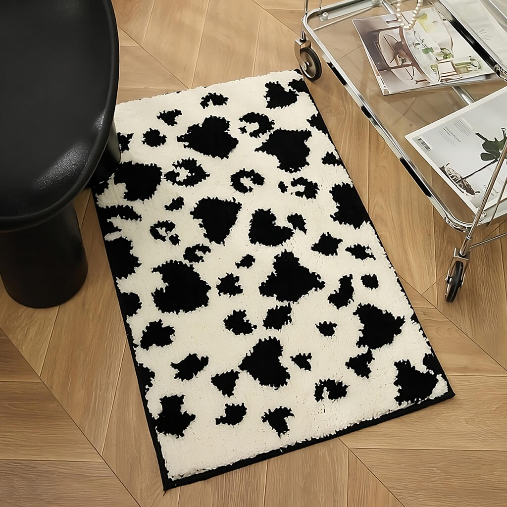 Tapis touffeté noir et blanc à imprimé vache