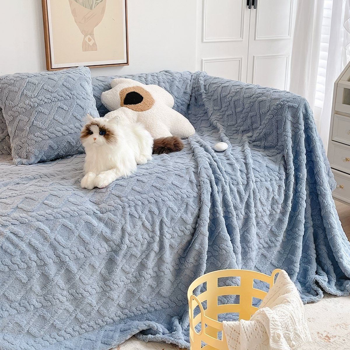 Diamond-Grid Plush Throw Blanket