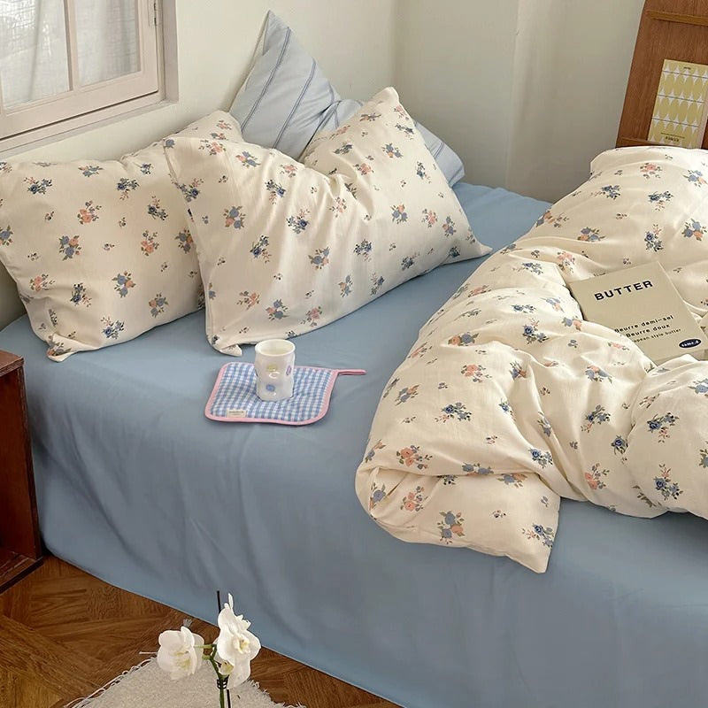 Set di biancheria da letto con stampa floreale blu pastello morbido