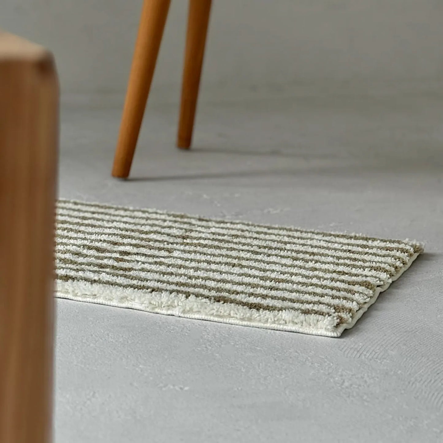 Playful Organic Wavy Striped Shaggy Accent Rug