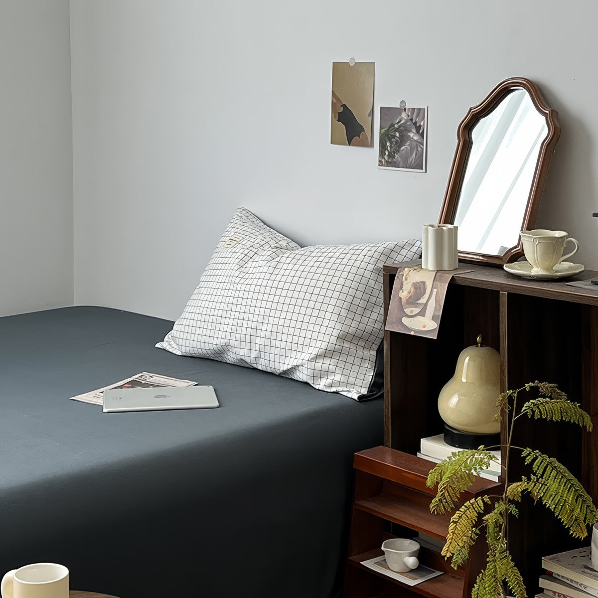 Minimalist White Grid Bedding Set