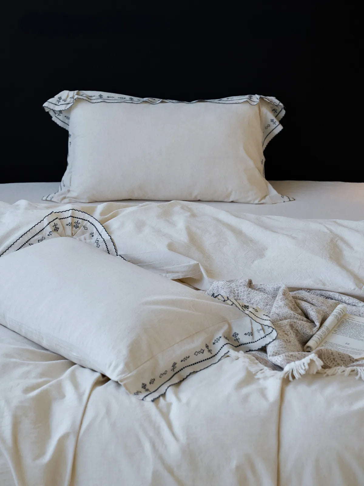 Textured Embroidered Ruffle Linen Bedding Set