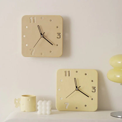 Smooth Minimalist Cutout Ceramic Table Clock