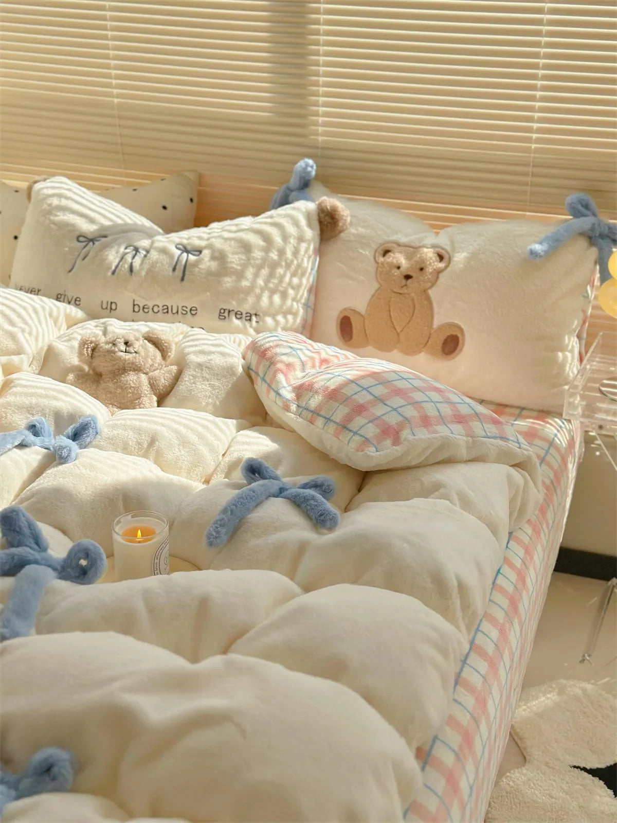 Cloud-Like Plush Tufted Bowknot Fleece Bedding Set