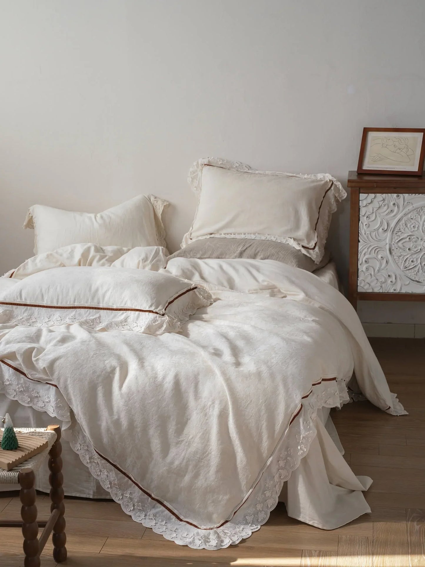 Textured Ruffle Lace Trim Linen Bedding Set