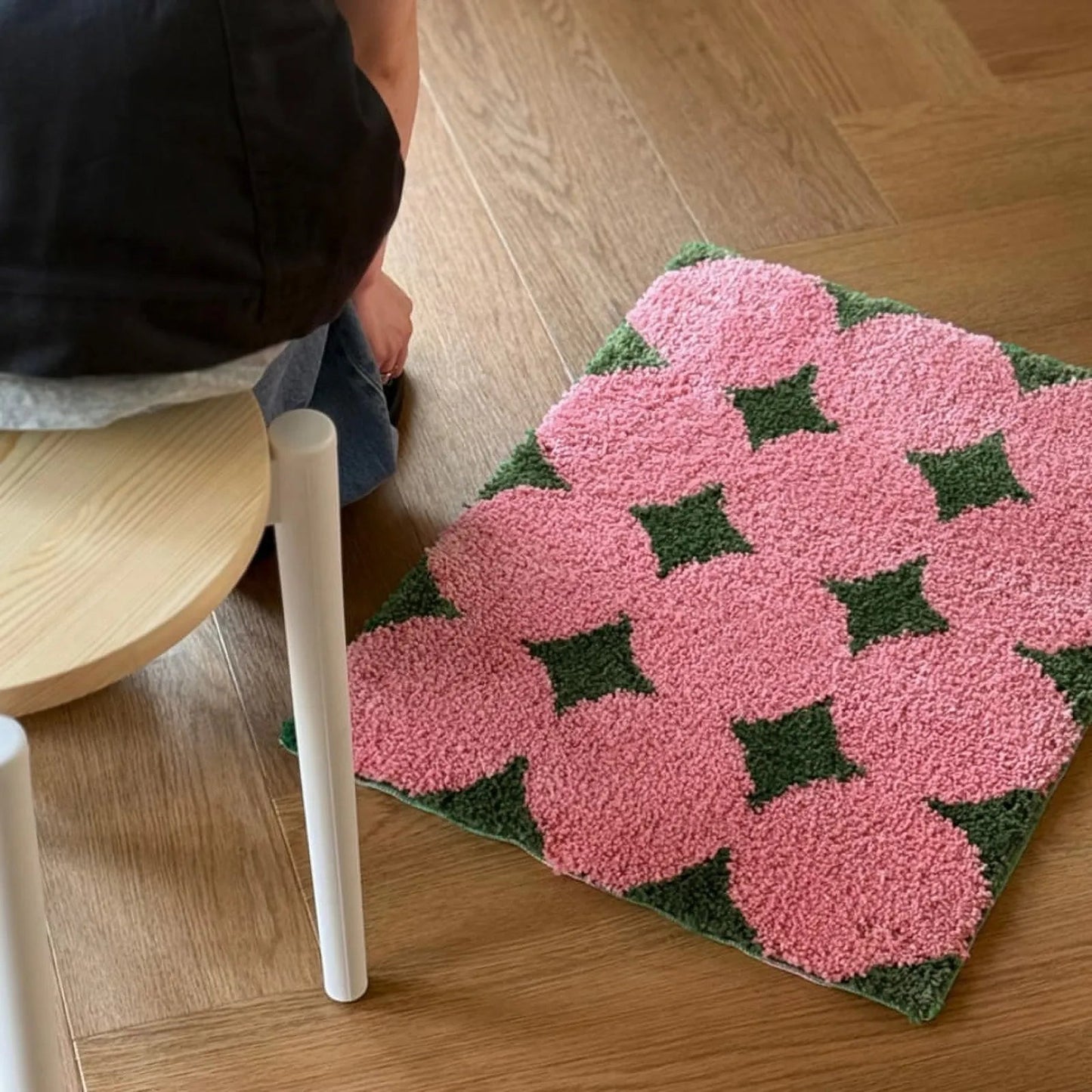 Plush Floral Tufted Polyester Accent Rug