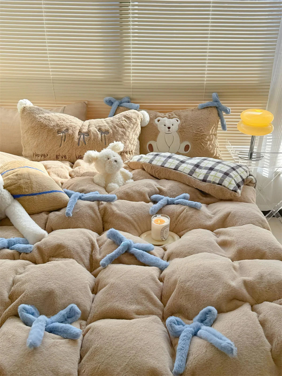 Cloud-Like Plush Tufted Bowknot Fleece Bedding Set