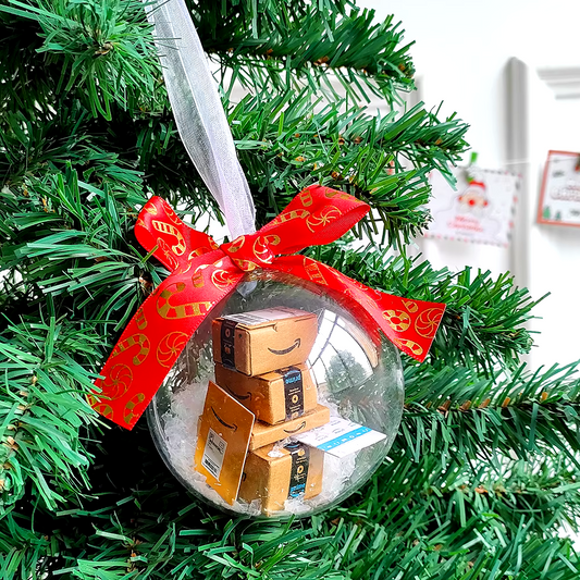 Boule de Noël en forme de cadeau