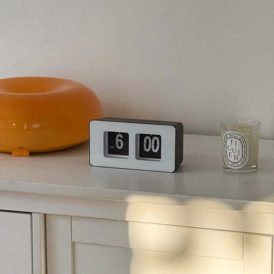 Minimalist Retro Automatic Flip Table Clock