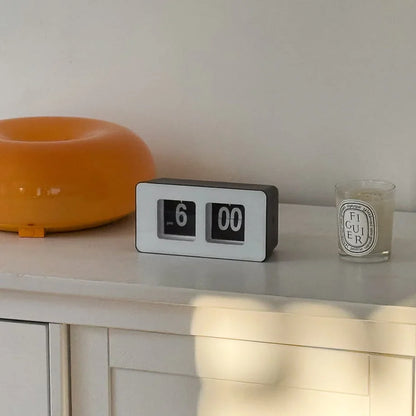 Minimalist Retro Automatic Flip Table Clock