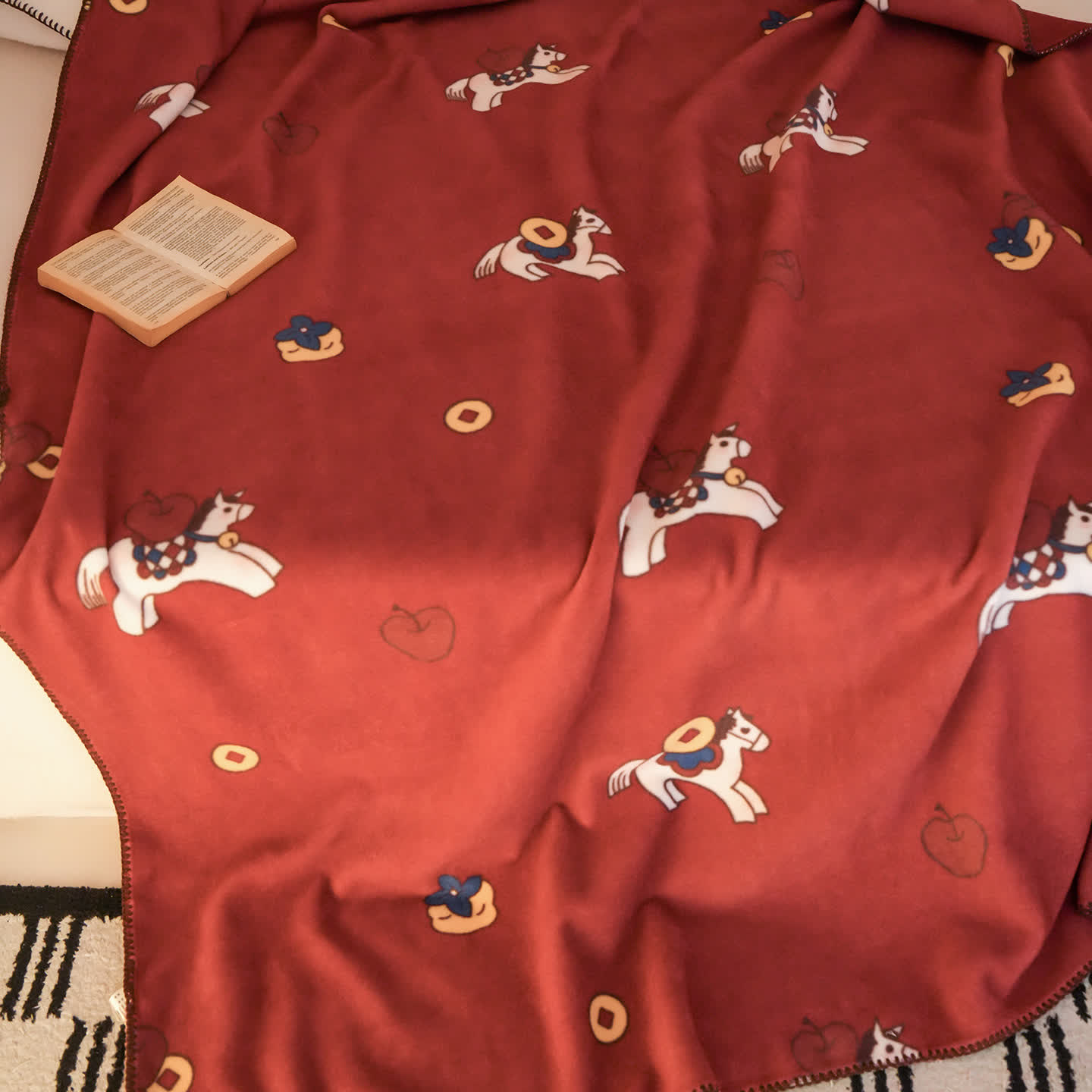 Couverture réversible Ownkoti en fausse laine à motif cheval de Troie 