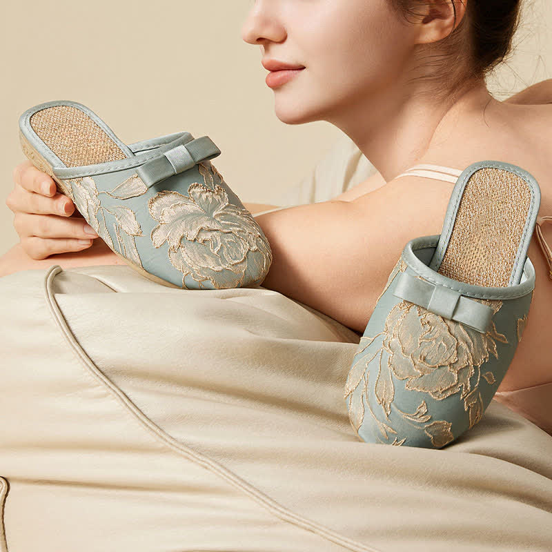 Embroidery Linen Slippers with Closed Toe