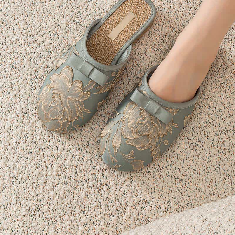 Embroidery Linen Slippers with Closed Toe