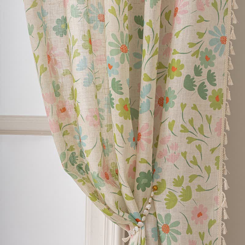 Daisy & Leaf Print Curtain With Tassel