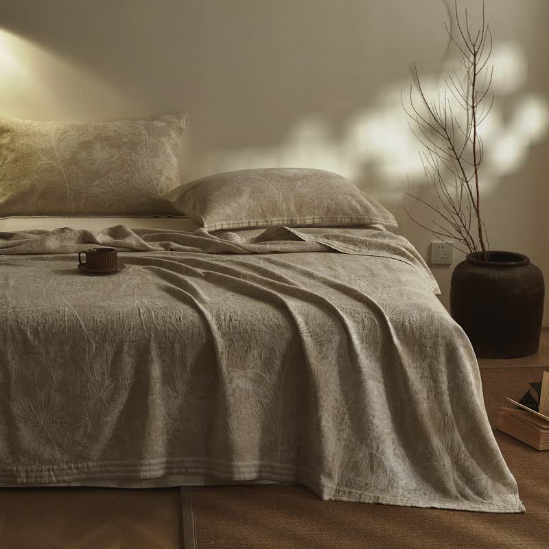 Artistic Vintage Leaf Cotton Gauze Quilt