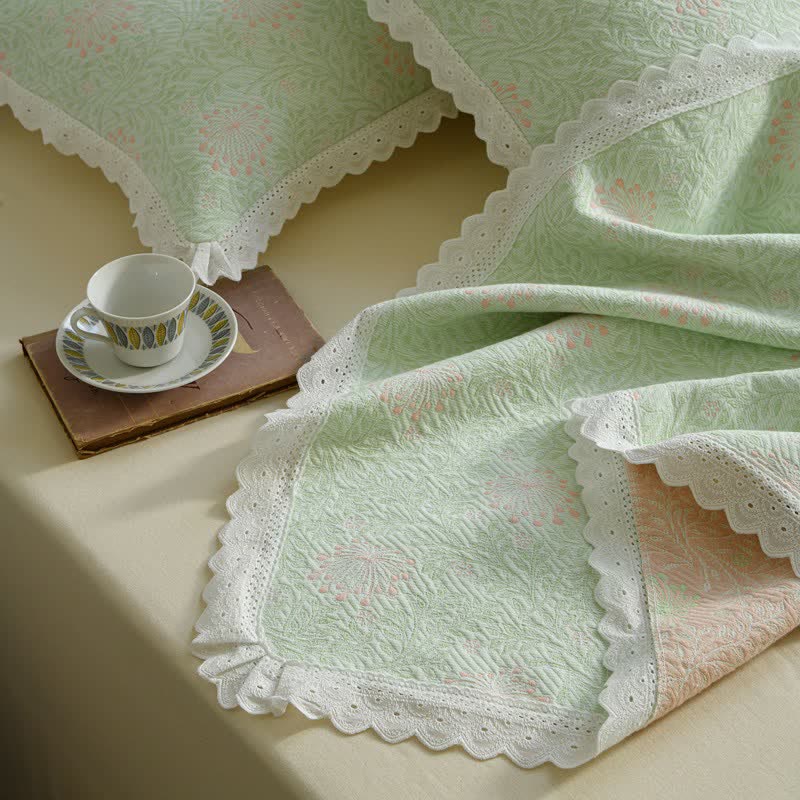 Lace Trim Reversibe Floral Cotton Bedspread