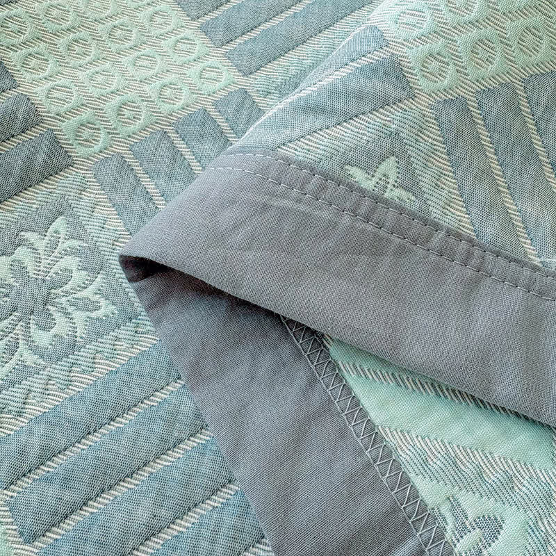 Reversible 3-layer Geometric Jacquard Blanket Quilt