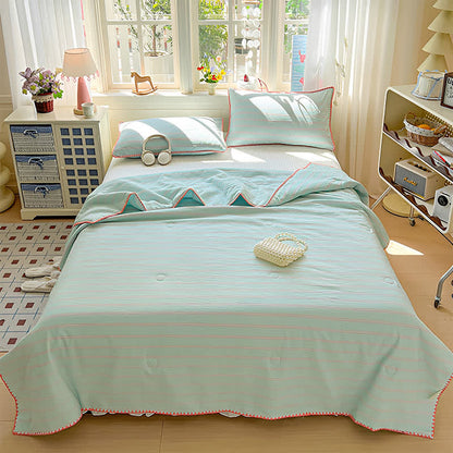 Mint Striped Trim Crinkled Knitted Cotton Quilt