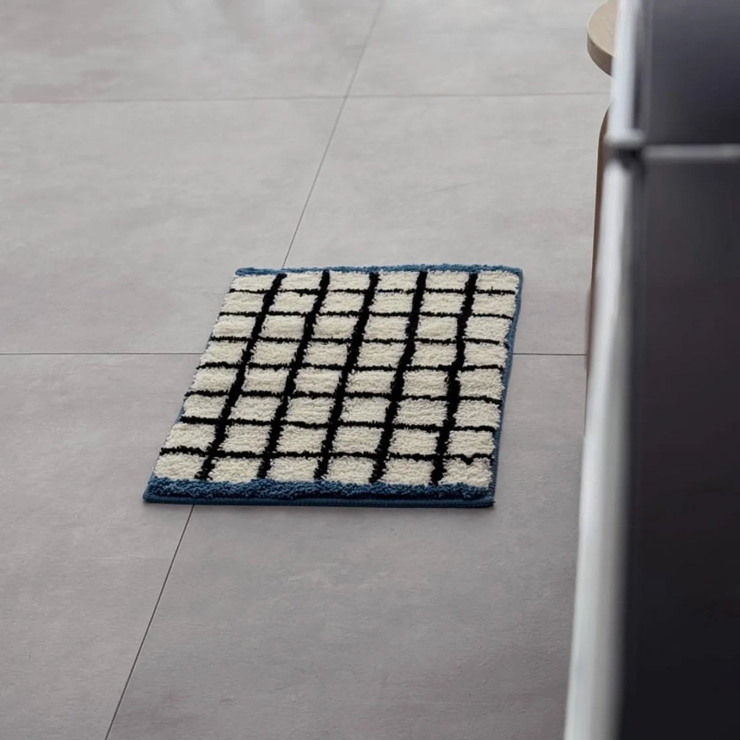 Plush Grid Checkered Tufted Accent Rug