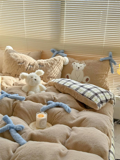 Cloud-Like Plush Tufted Bowknot Fleece Bedding Set