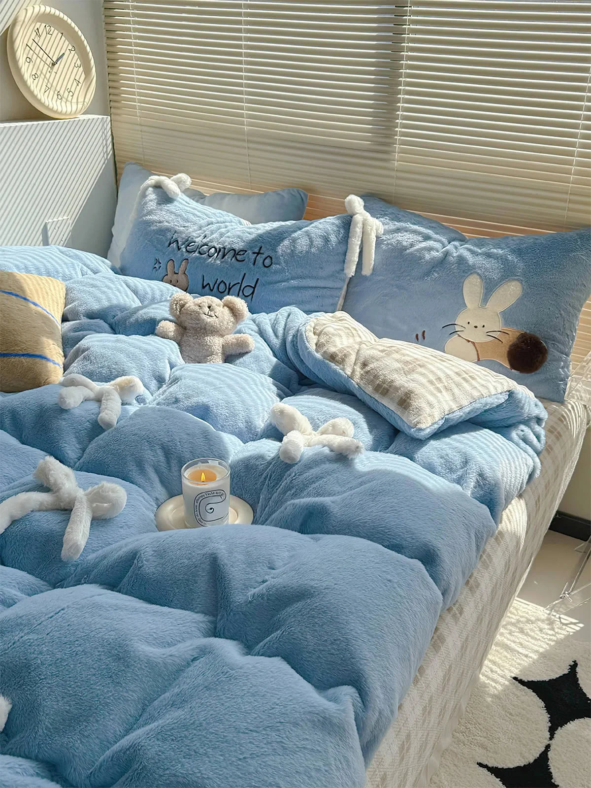 Cloud-Like Plush Tufted Bowknot Fleece Bedding Set