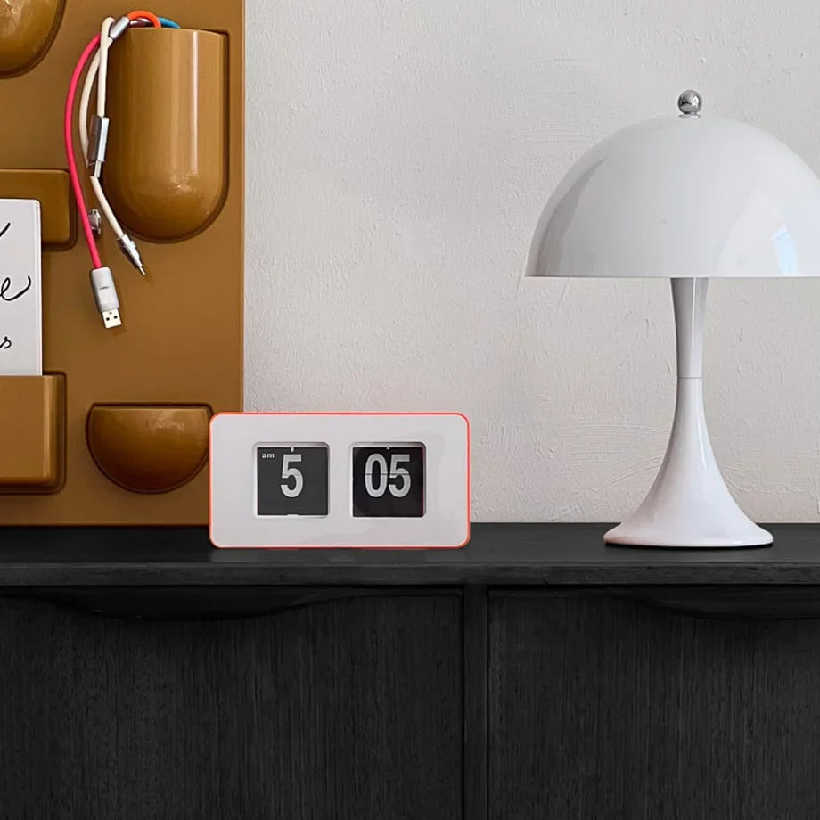 Minimalist Retro Automatic Flip Table Clock