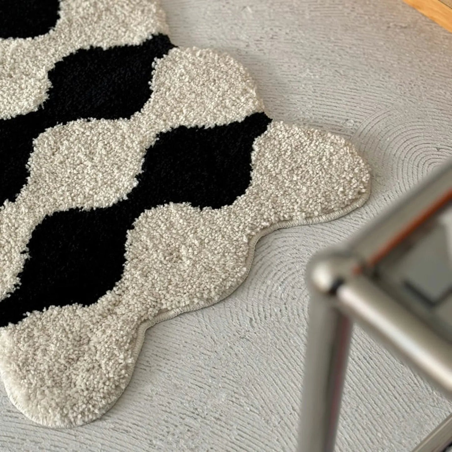 Plush Wavy Striped Shaggy Accent Rug