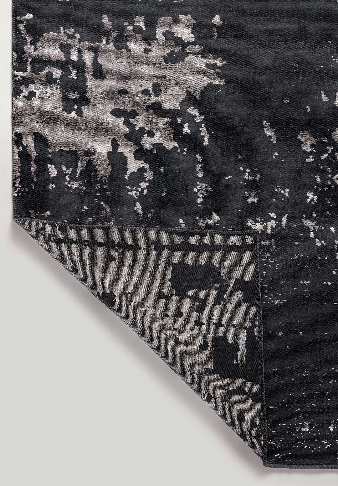 Verona Light Grey - Matte Black Rug