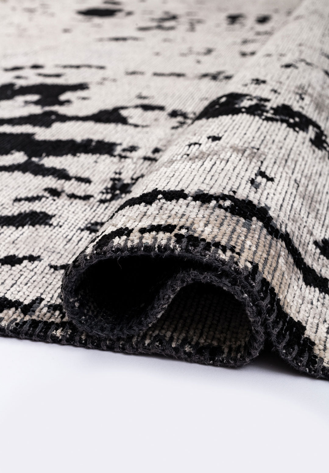 Verona Matte Black - Light Grey Rug