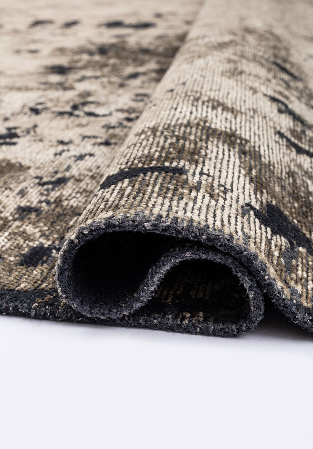 Verona Matte Black - Beige Rug