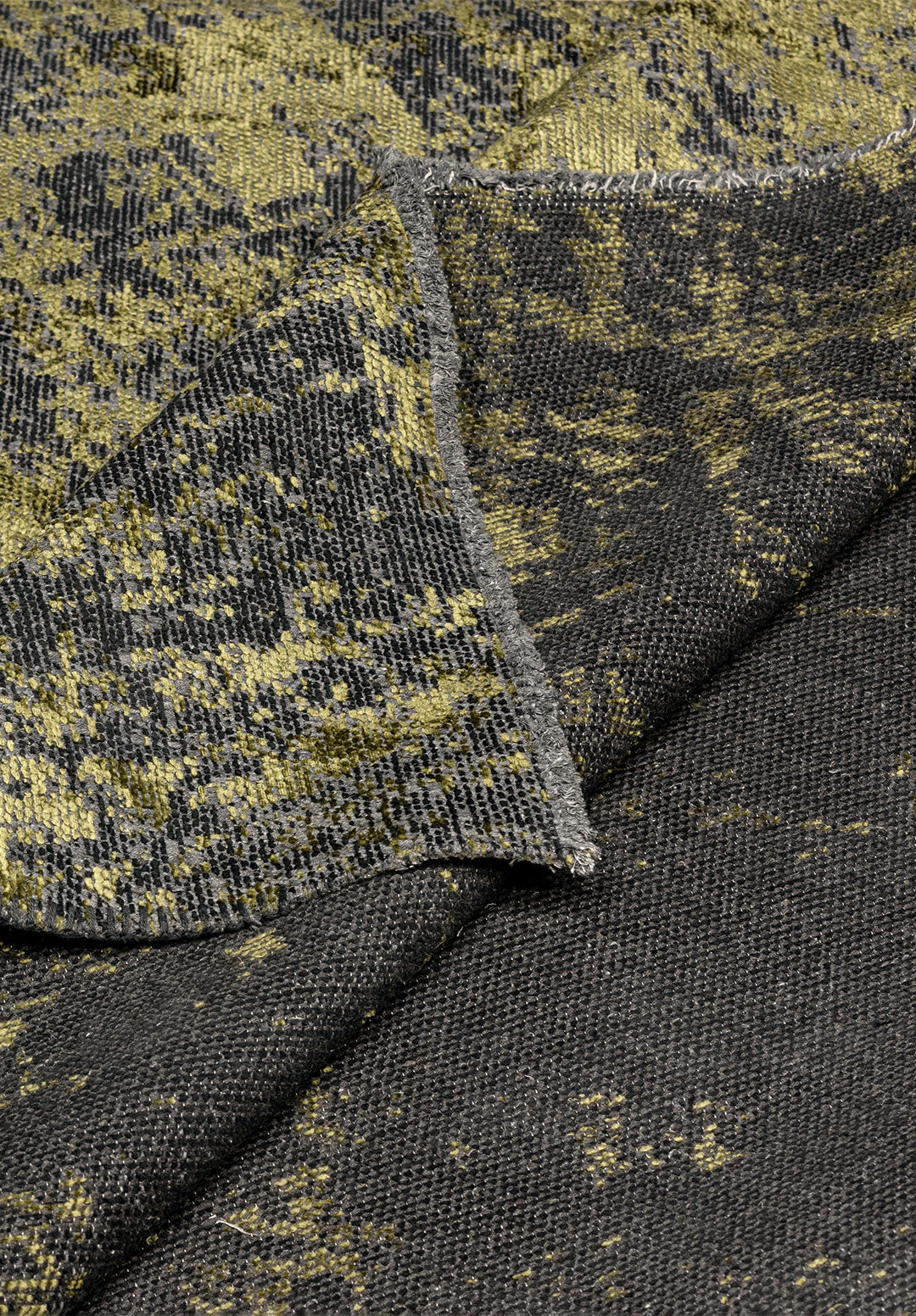 Nostalgia Matte Black - Green Rug