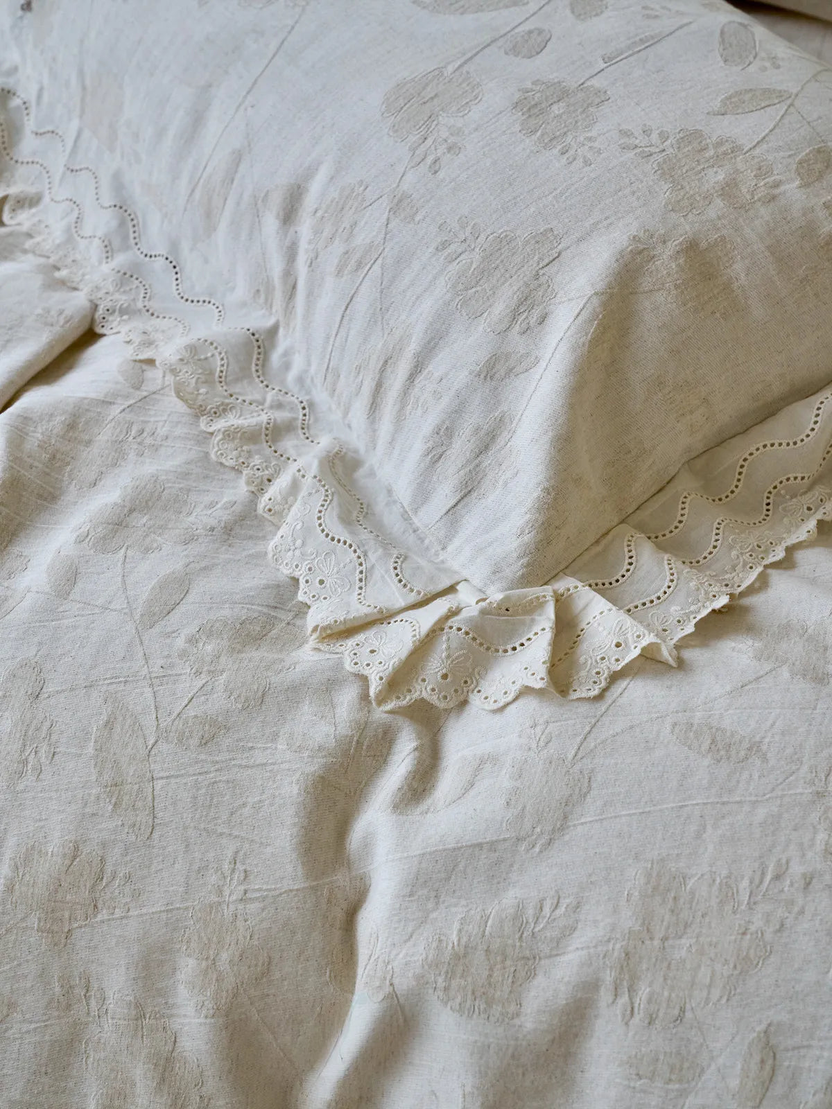 Ruffle Lace Jacquard Floral Linen Bedding Set